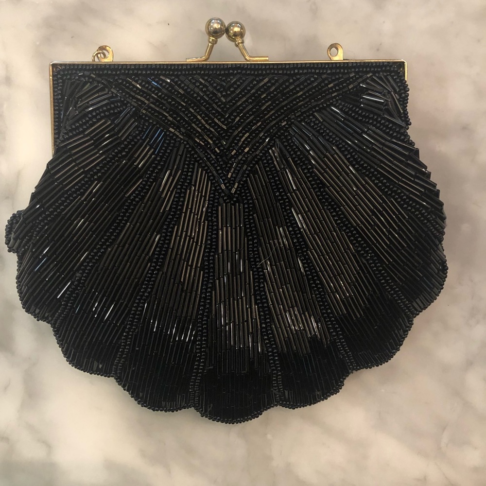 La Regale black clutch